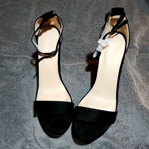 Room of Fashion. Black heels. Size 9